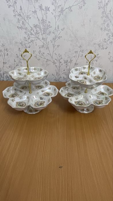 Кухонный стол 2 м и диваны