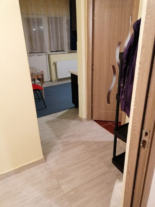 Închiriez garsoniera
