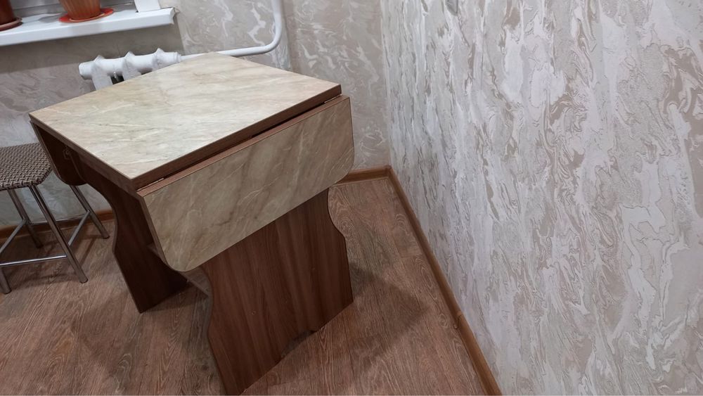Продам стол  цена 20 тыс