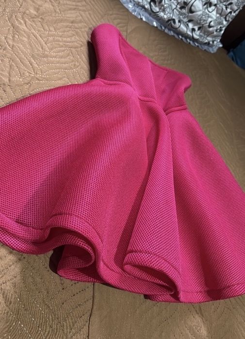 Продавам кукленска рокля, за повече информация на лично!