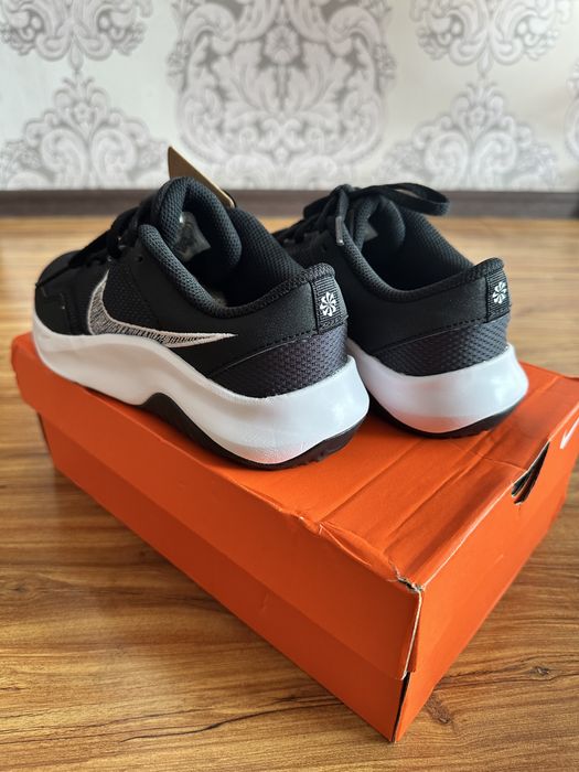 Женские кроссовки NIKE