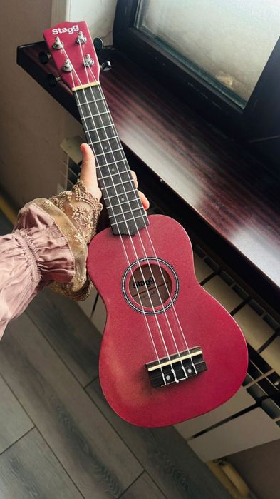 Продам Уклеле Stagg.