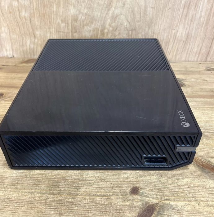 Запазена и напълно работеща Конзола Xbox one