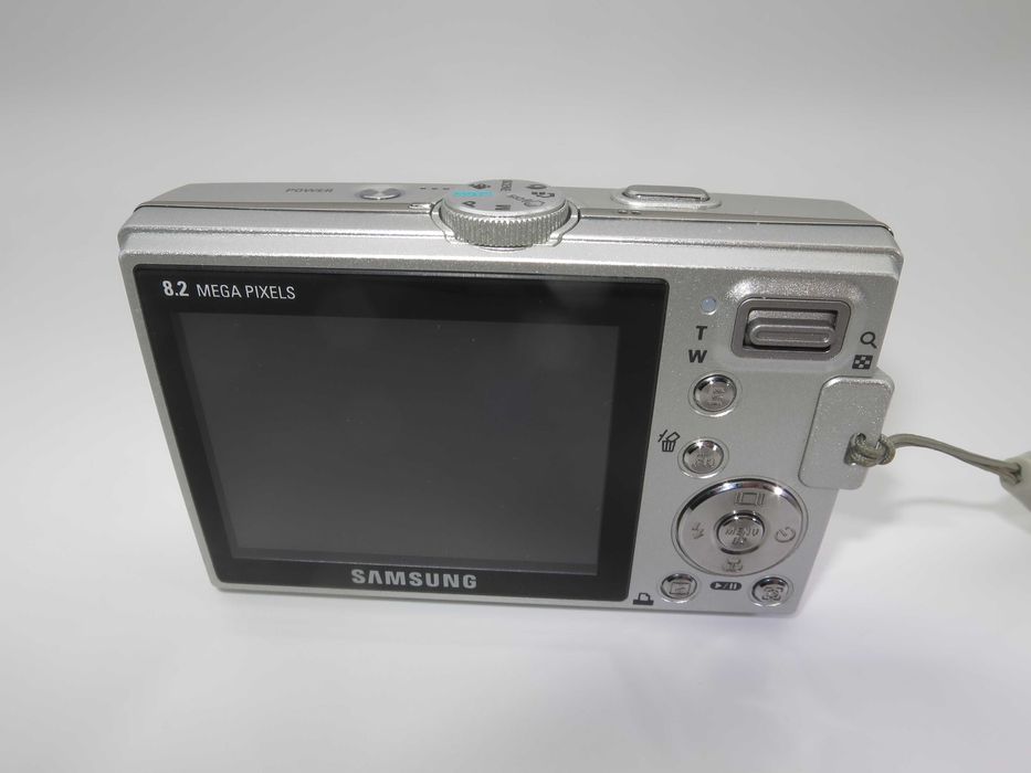 Samsung L100 ултра компактен цифров фотоапата, дигитална камера с алуминиев корпус, в отлично сътояние, тестване и работи перфектно, пълен комплект