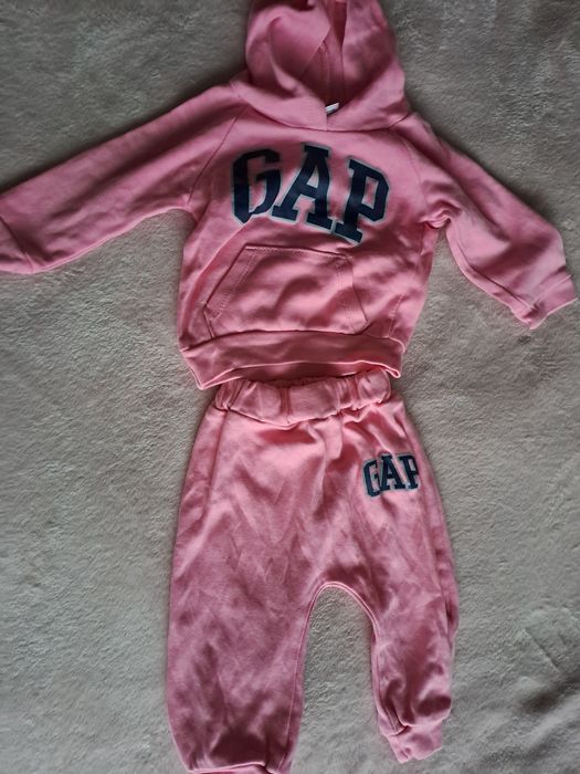 Два комплекта маркови детски