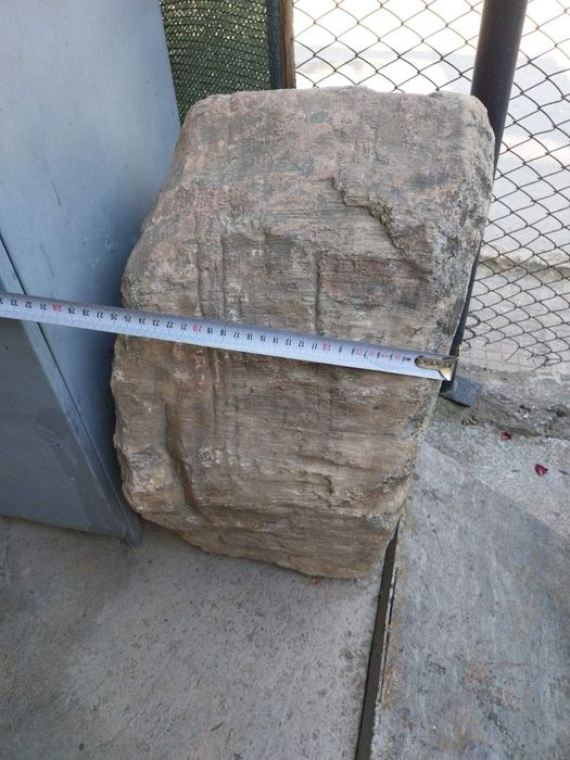 Продавам каменно старо корито