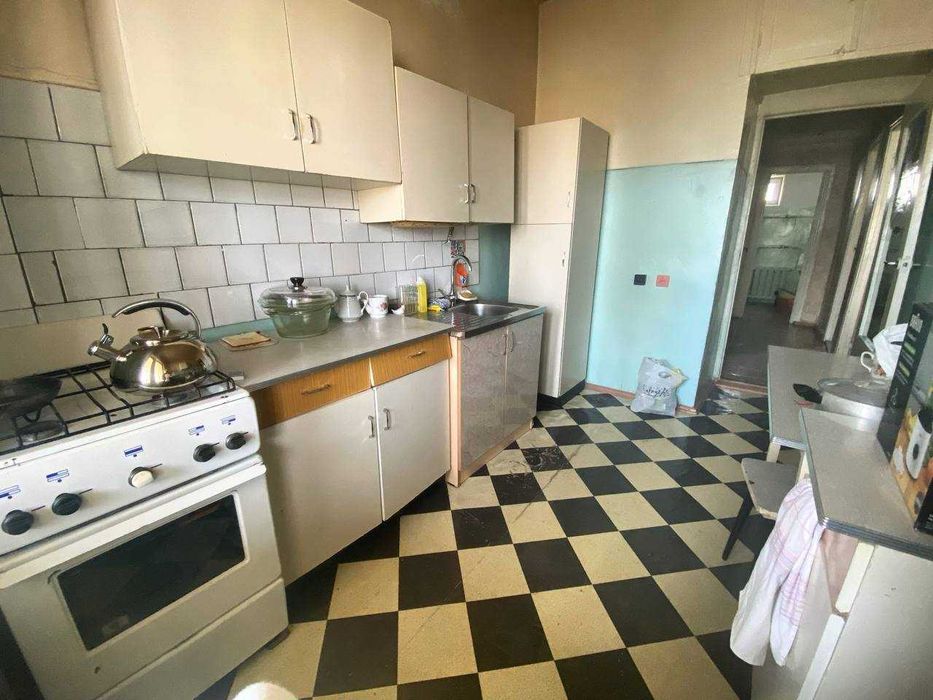 Срочно в связи с отъездом 2\4\4 60м.кв. (  77 серия. )