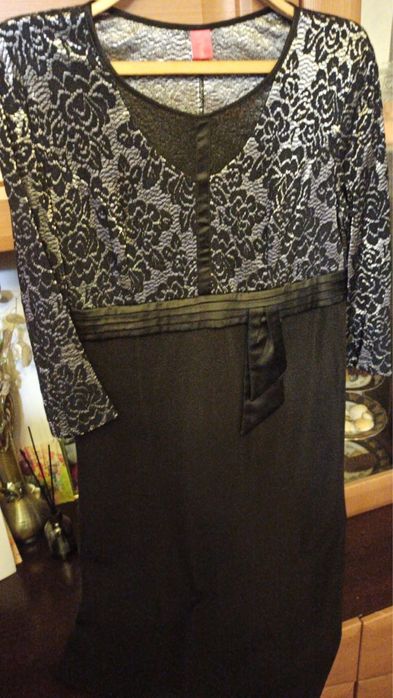 Платья и костюмы