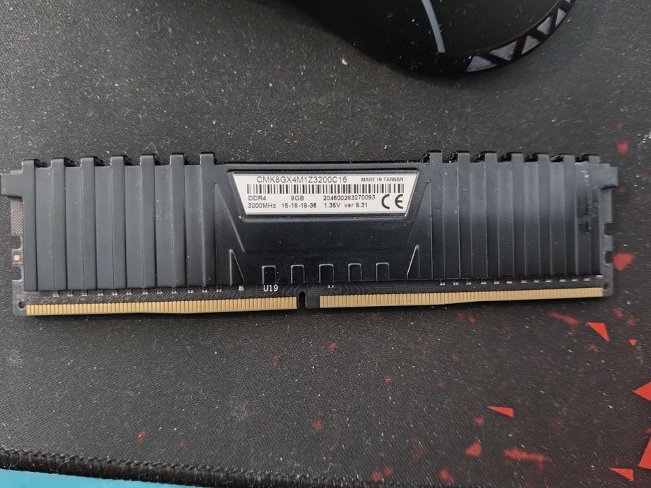 DDR4 Corsair 8GB, 3200 MHz, CL 16