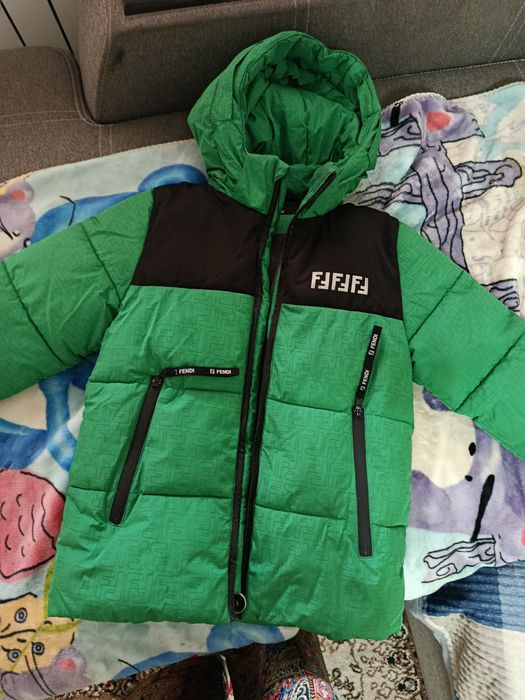 Продам детскуие куртки  для мальчика.
