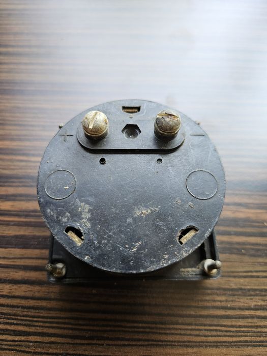 Продават се волтмери