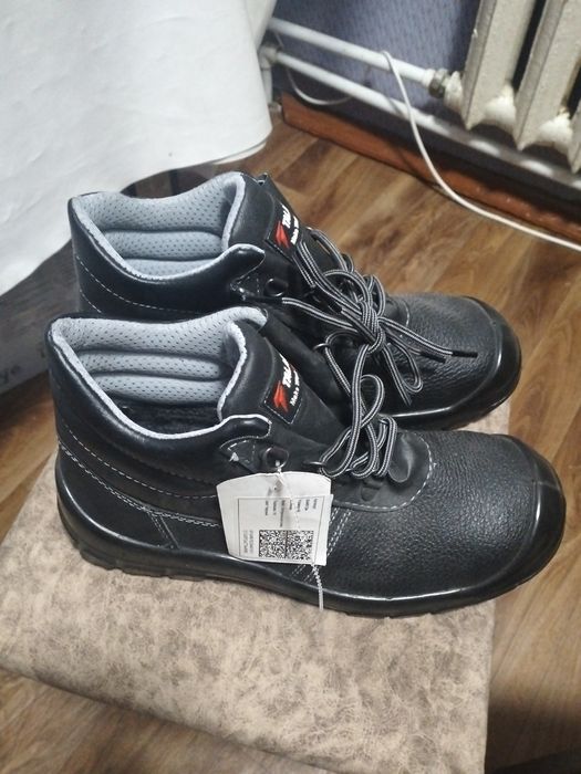 2шт спец. обувь и сапоги продается