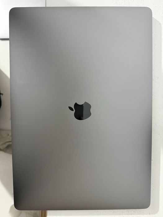 Macbook Pro 15inch/i7/16/512
