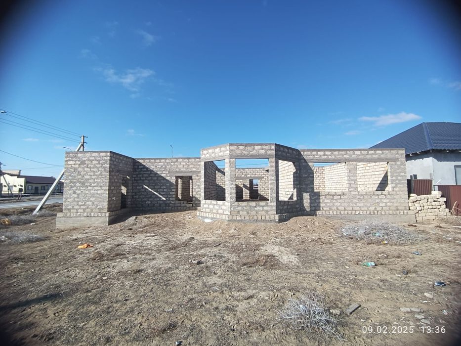 Земля с недостройной дом