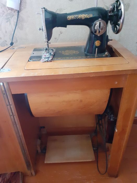 Продам швейную машину