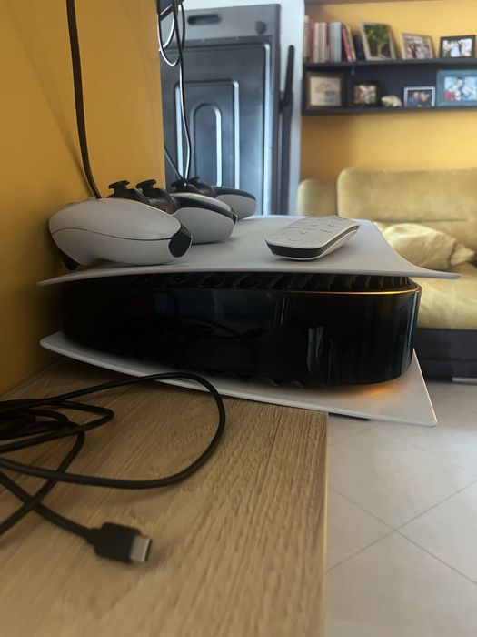 PlayStation 5 Disc 825GB + 2 джойстика + игри + дистанционно