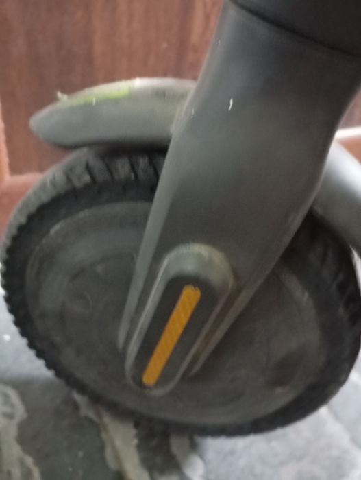 Вдига 20.Издържа 7км.Върви перфектно.Има малко драскотини