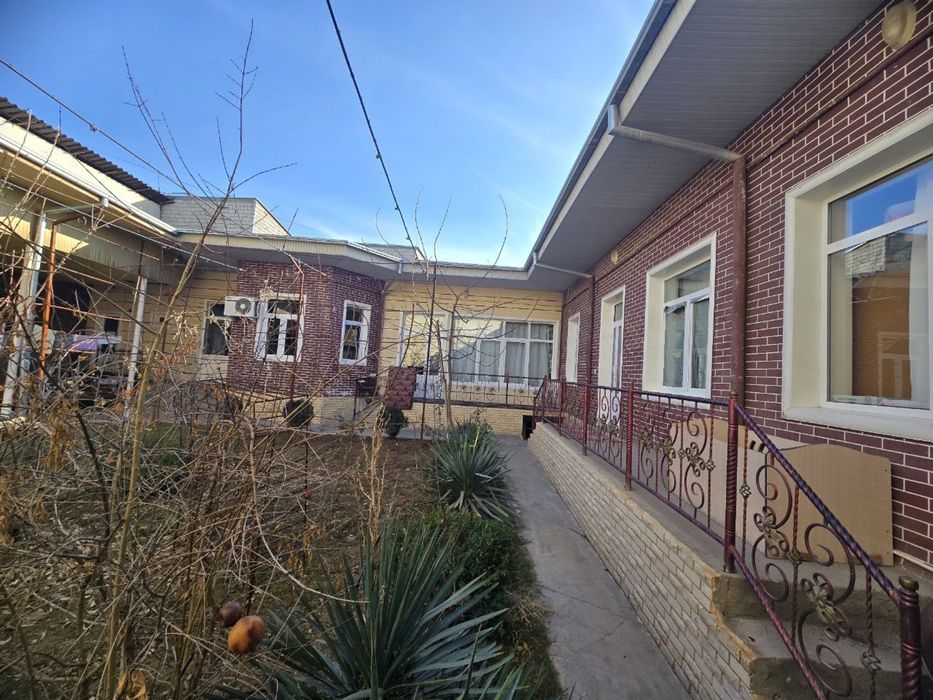 Yunusobod tumani  otchopar maxallasida  uy sotiladi 6 xona 3sotik