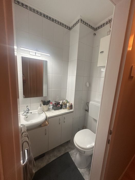 Vand apartament mobilat cu 3 camere, 2 bai, 65 mp, bloc PB, zona Decebal