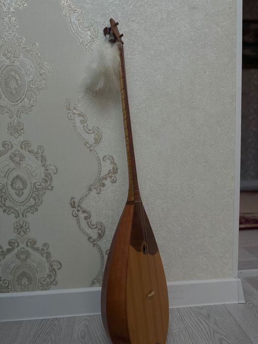 Домбыра сатылады кәсіби