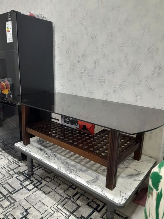 Стол(обеденный и журнальный)