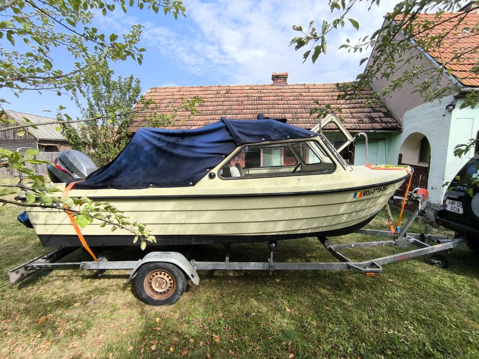 Barca cu motor Mariner Mercury 60 cp Efi si peridoc 750 kg