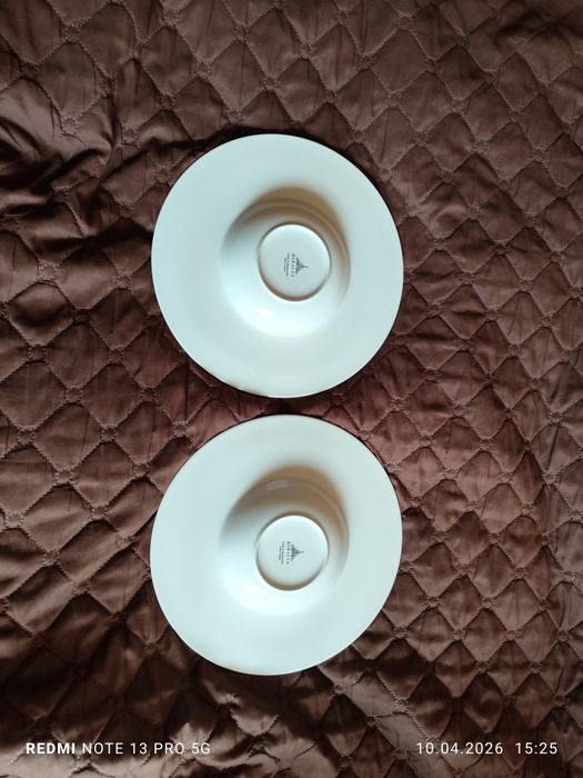 Продавам,2 бр чинии за паста. Порцеланови.