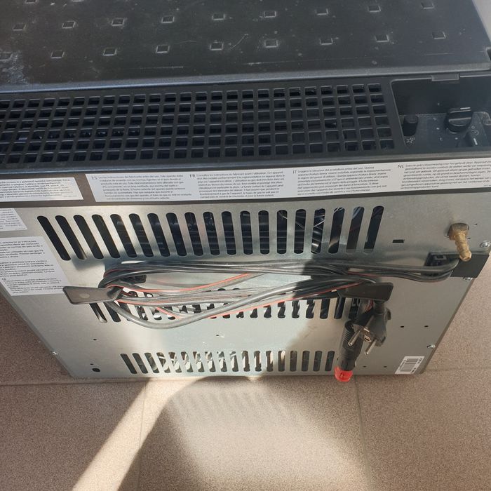 Vând ladă frigorifica pe gaz 12v 220V  este in garanție, cumpărată pe 11 04 2025