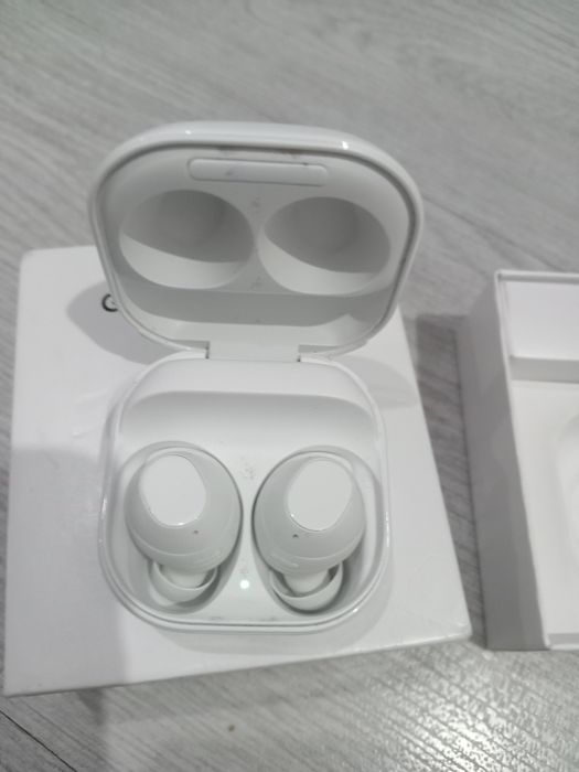 Продам Samsung Galaxy Buds FE оригинал торг  обмен