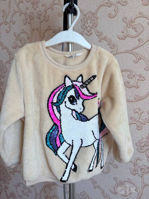 Продам тёплый и мягкий свитшот для девочки от H&M.