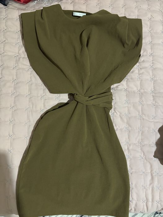 Рокля Zara С размер но отговаря на Хс 15 euro