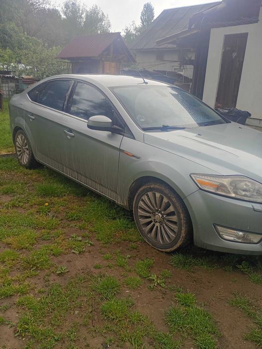 Vînd Ford Mondeo dîn 2009 motor 2.0 diesel 140cp îmatriculat ,acte în regulă
