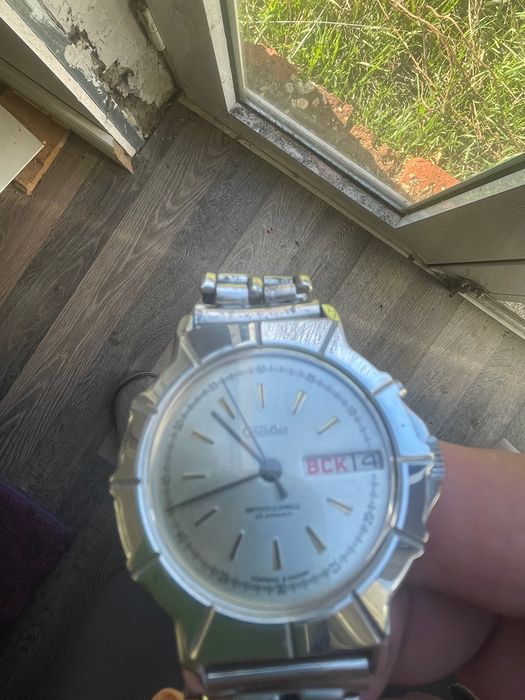 Продавам часовник СЛАВА автомат