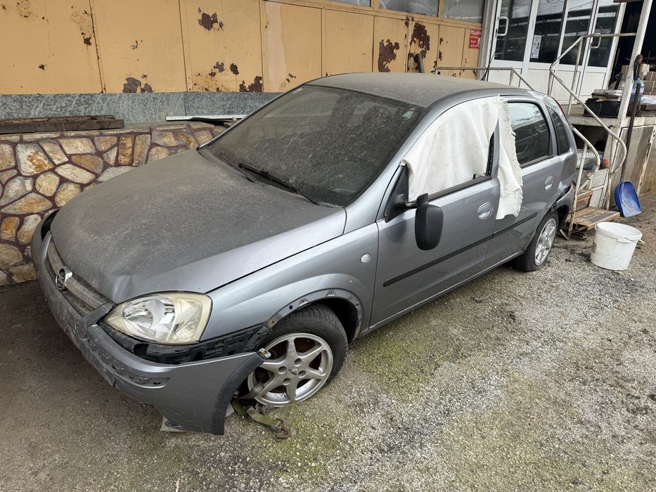 Опел корса 1.3 CDTI на части- катастрофирала