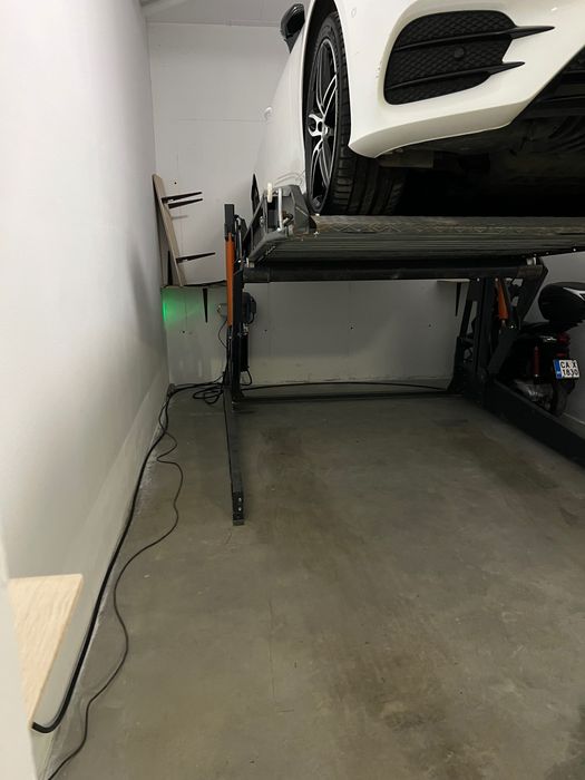 Паркинг система/платформа за два автомобила