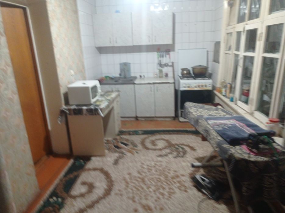 Сдам комнату с хозяином ,есть  двор