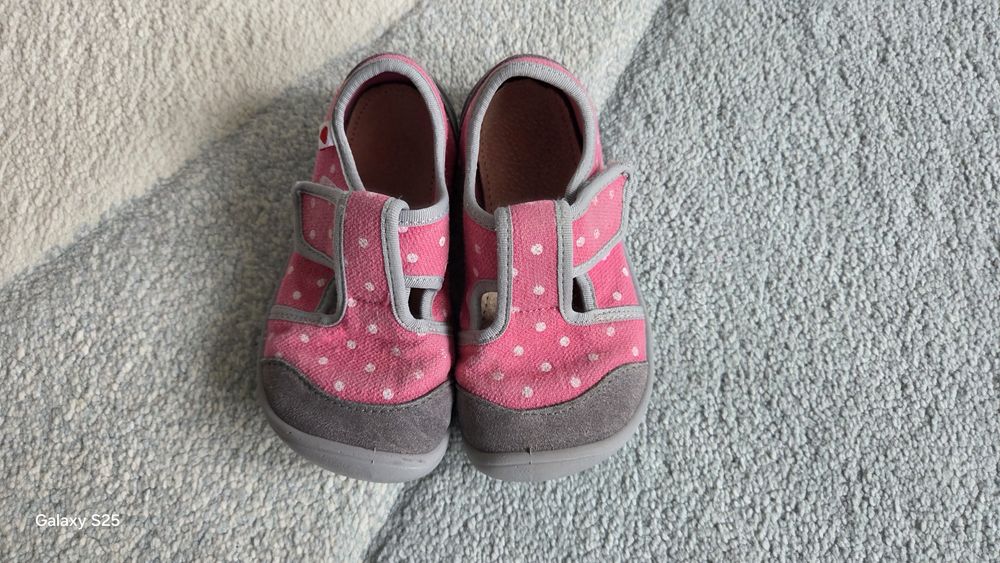 Боси пантофи за момиче