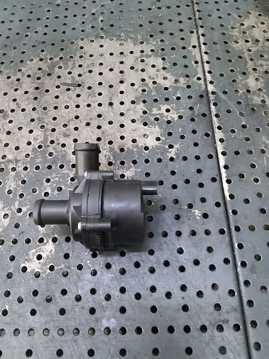 Pompa recirculare apa 2.0 tdi vw golf 7 5q0965567j