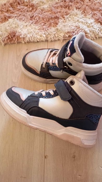 Сникърси за момиче