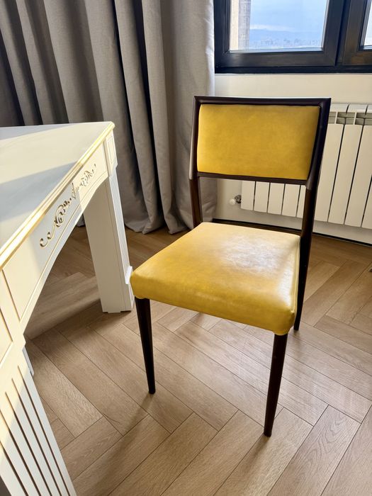 Стул с металическим каркасом