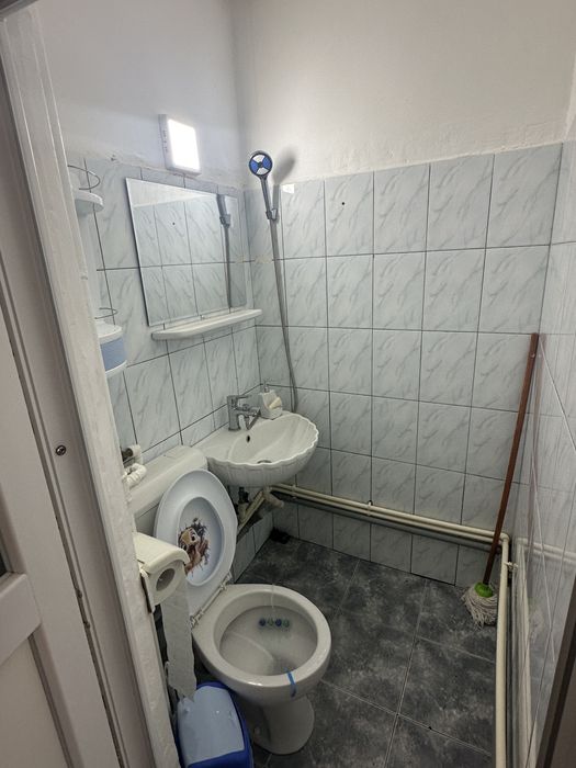 Inchiriez garsoniera zona Razboieni