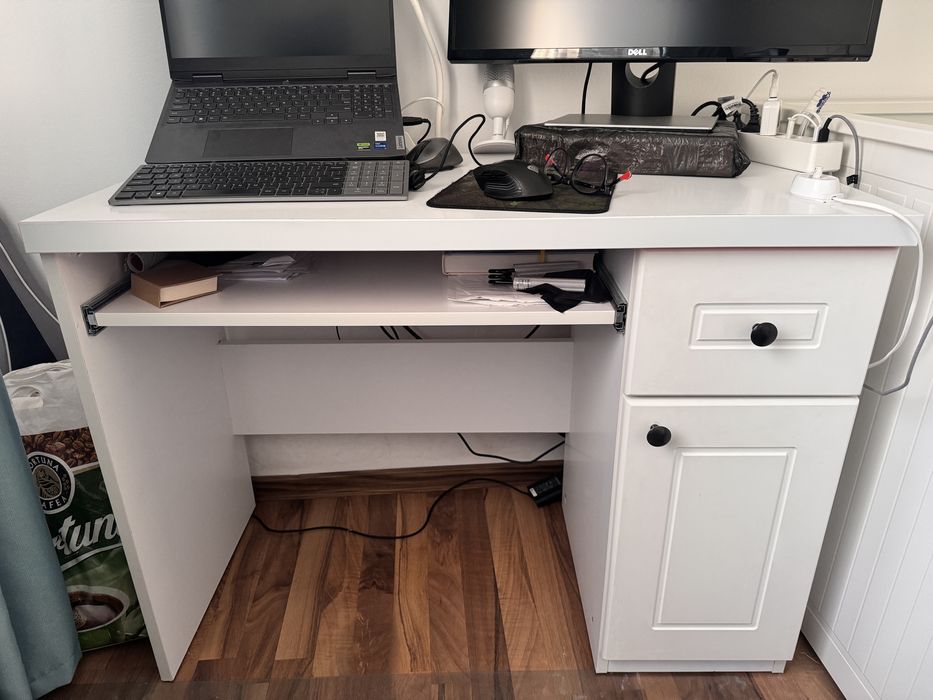 Birou alb cu dulap Ikea