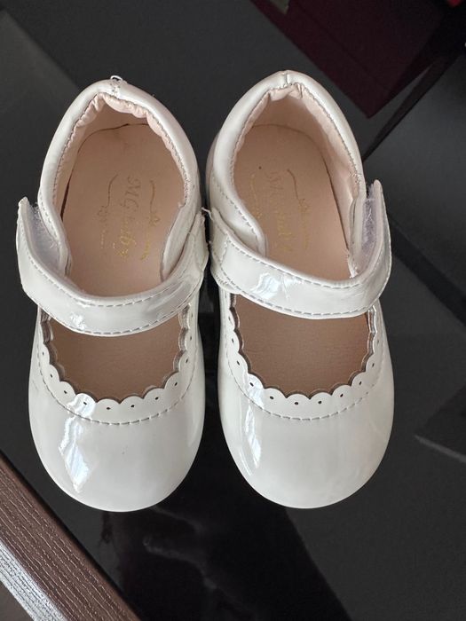 Продам детские туфельки