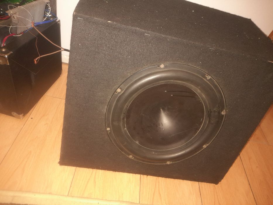 Продаётся саббуфер с мощностью 1000ватт