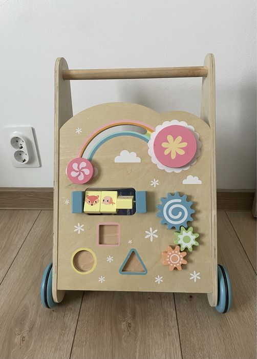 Carucior premergator din lemn