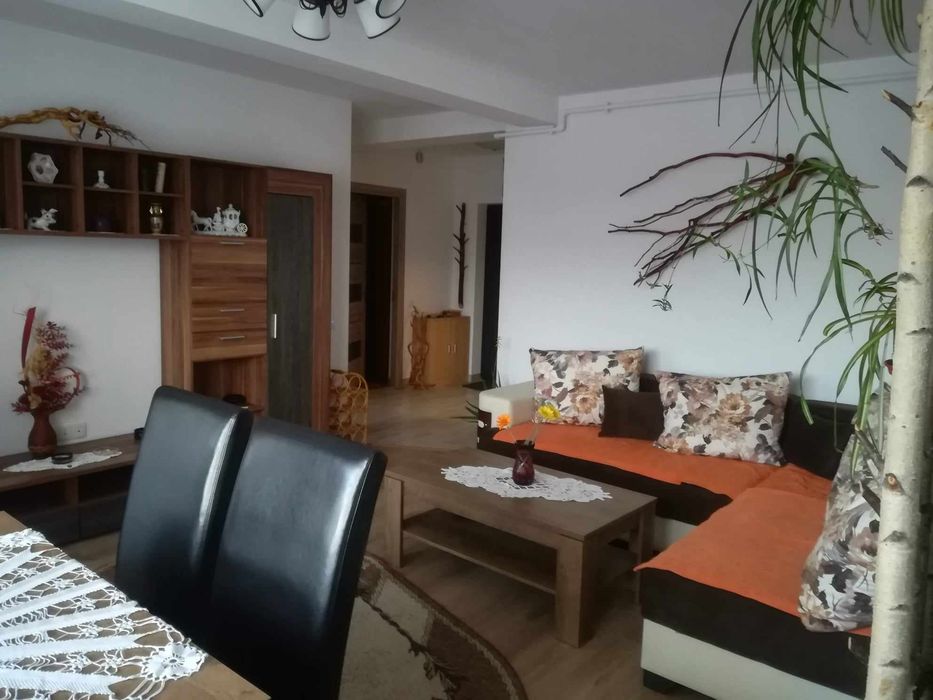 Inchiriez apartament