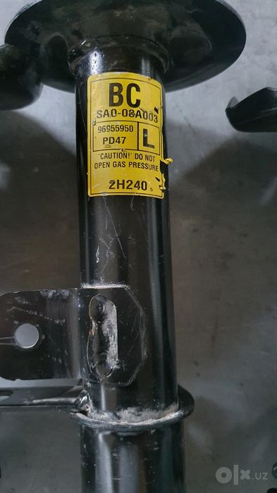 Продоются омартизаторы на автомобиль