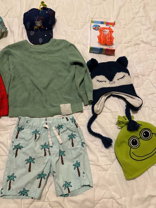 Детски дрешки и аксесоари