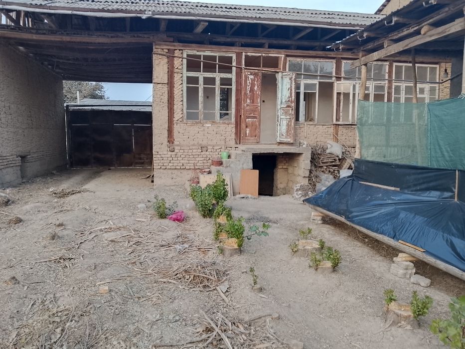 Zangiota hovli sotiladi