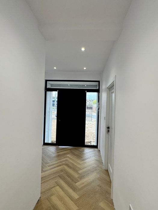 Vand casa parter cu acoperis tip terasa